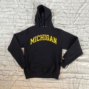 Mens size SMALL Michigan hoodie.